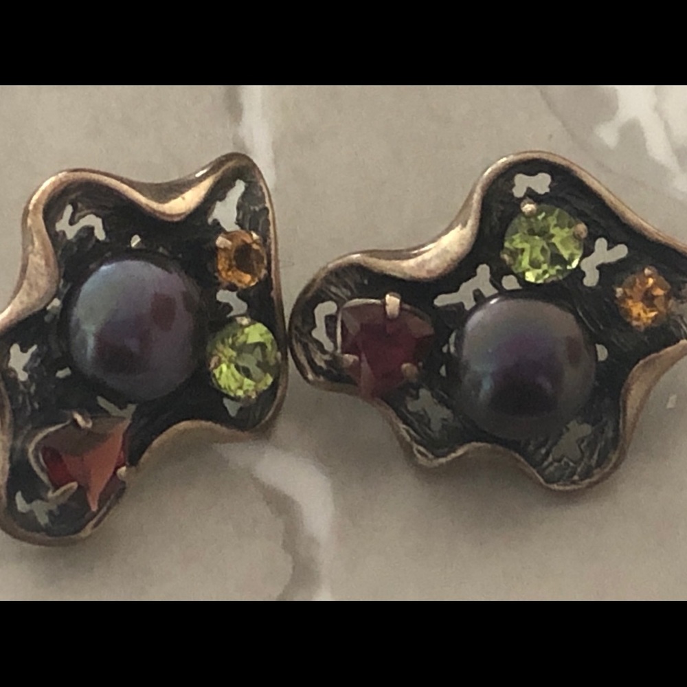 SILVER EARRINGS WITH BLACK PEARL